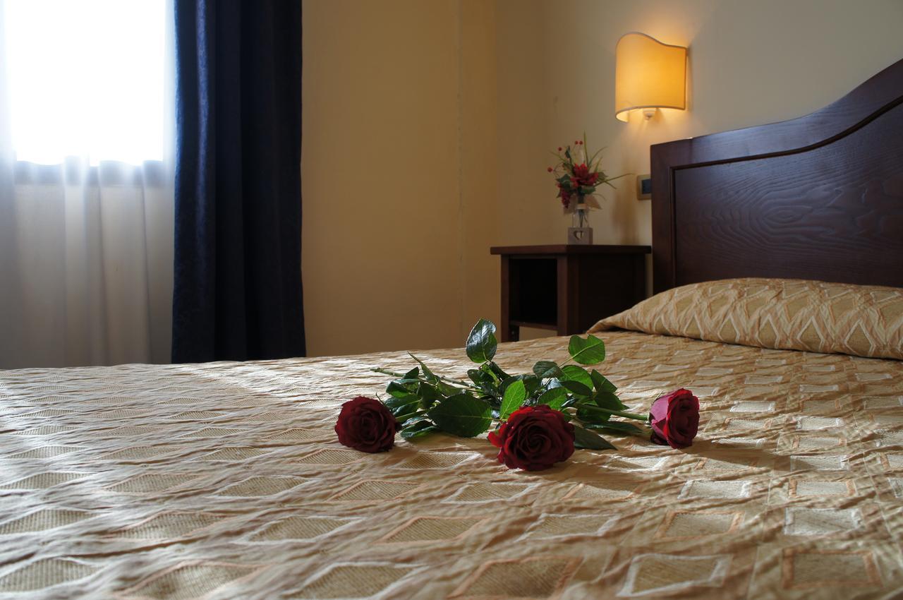 Hotel Albatros Calenzano Bagian luar foto