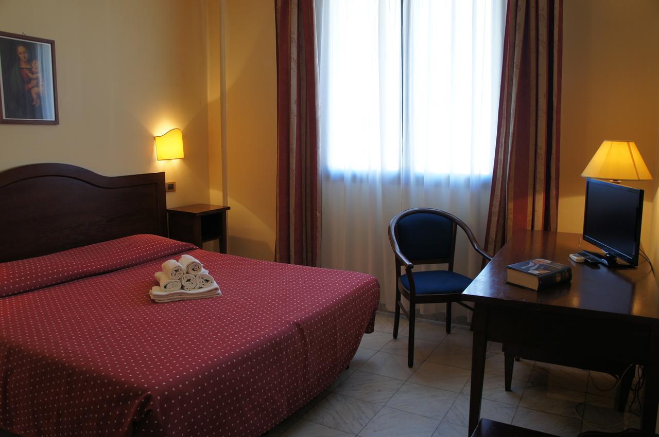 Hotel Albatros Calenzano Bagian luar foto
