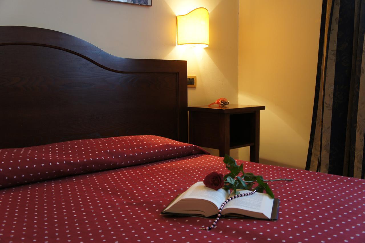 Hotel Albatros Calenzano Bagian luar foto