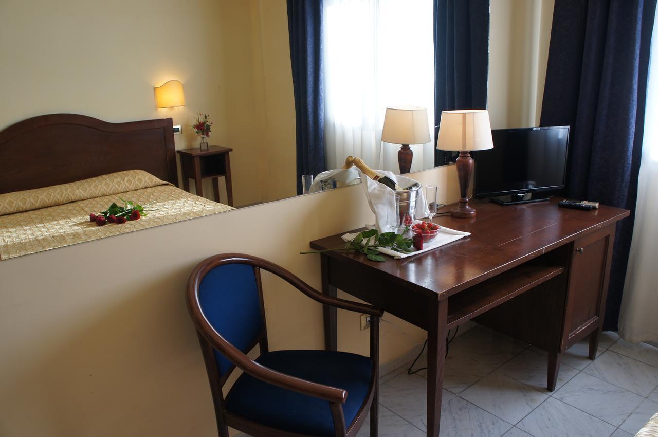 Hotel Albatros Calenzano Bagian luar foto