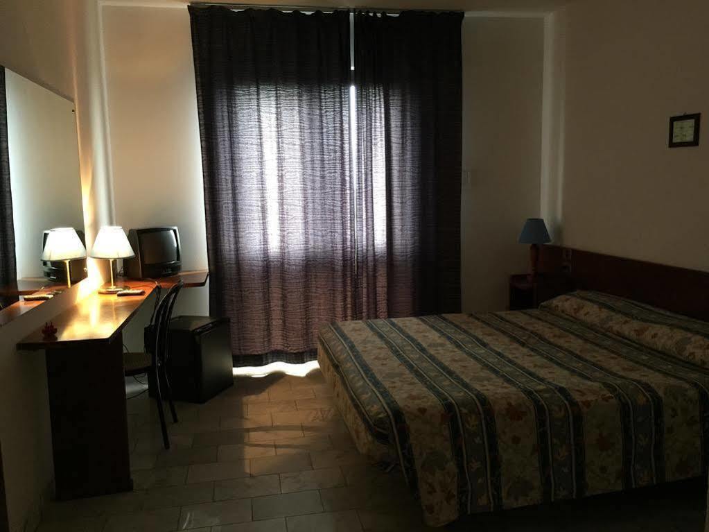 Hotel Albatros Calenzano Bagian luar foto