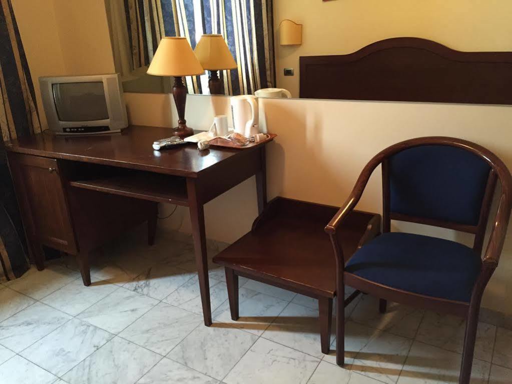 Hotel Albatros Calenzano Bagian luar foto