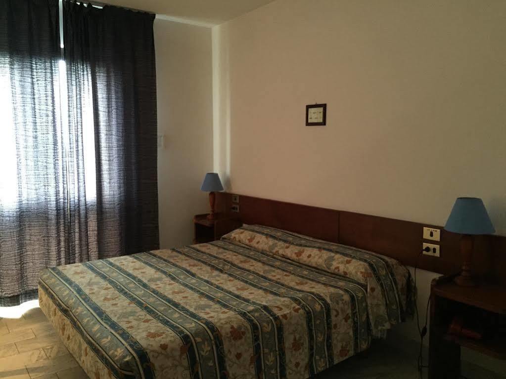 Hotel Albatros Calenzano Bagian luar foto